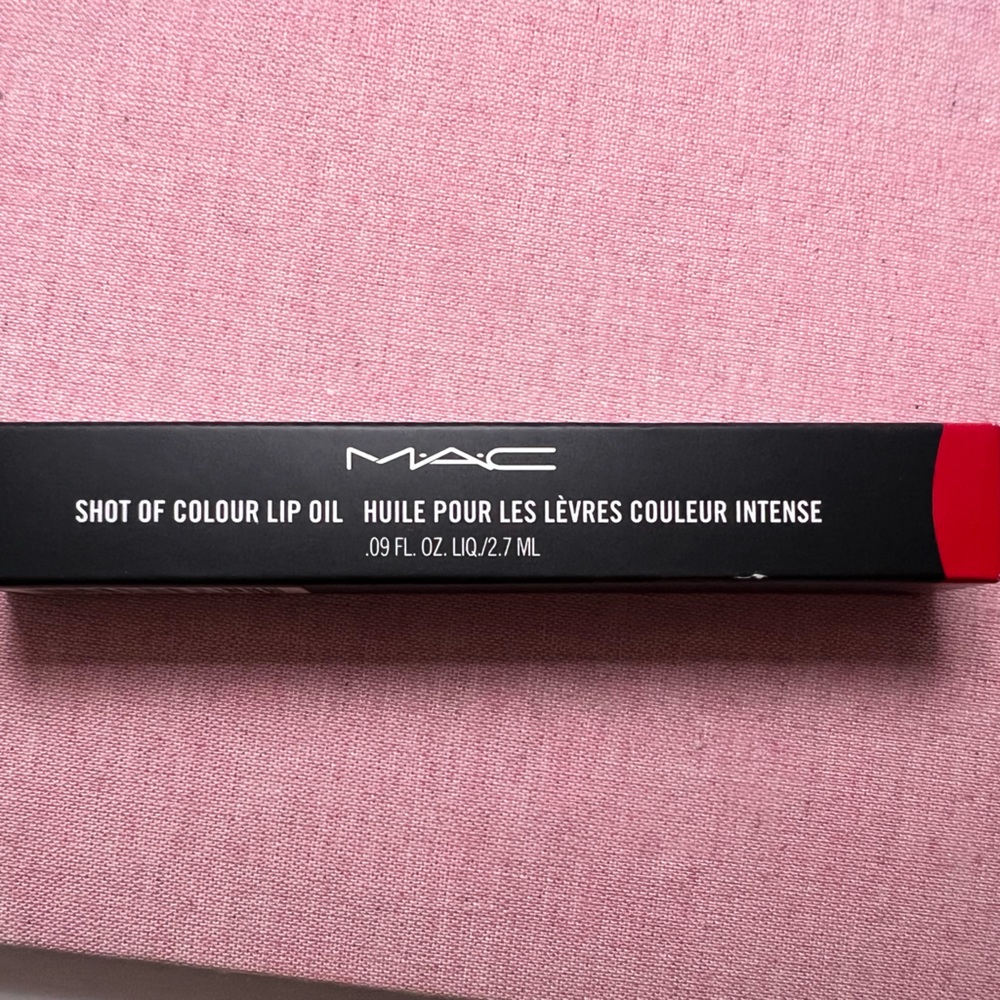 MAC shot of colour lip oil